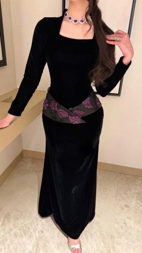 فستان اسود مخمل