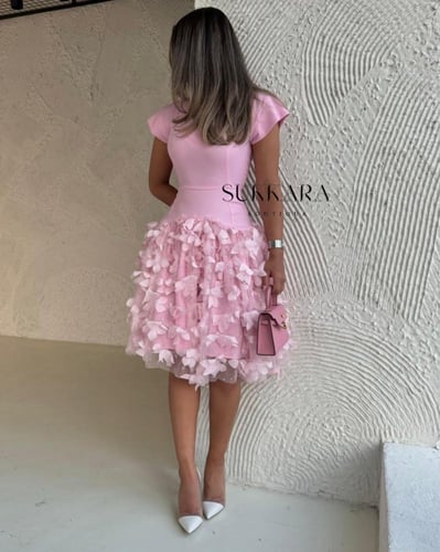 فستان وردي مورد