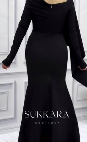 فستان اسود ناعم