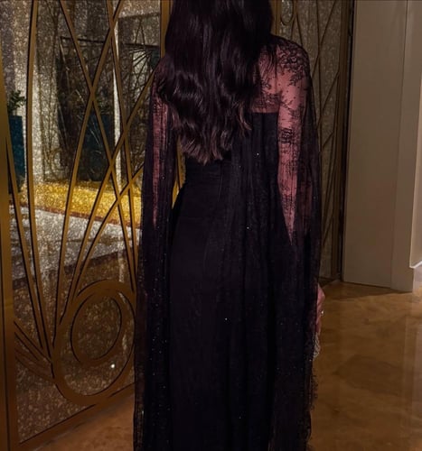 فستان اسود دانتيل