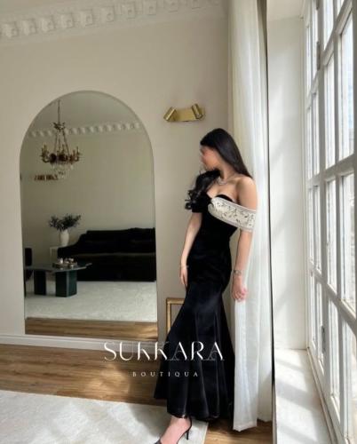 فستان اسود مخمل