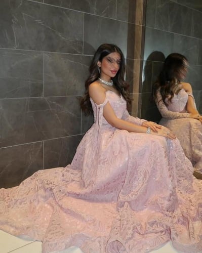 فستان دانتيل