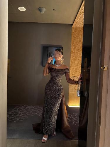 فستان بني فخم