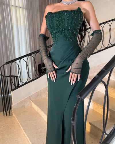 فستان انيق مطرز من الصدر