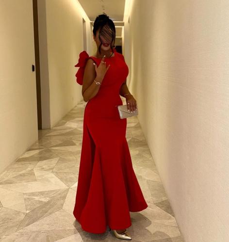 فستان الاناقه الحمراء