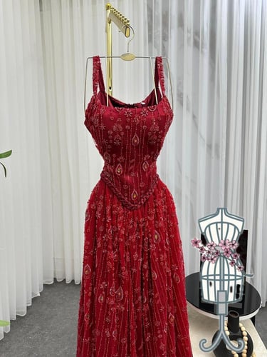 فستان احمر انيق