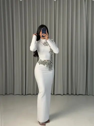 فستان ابيض ناعم
