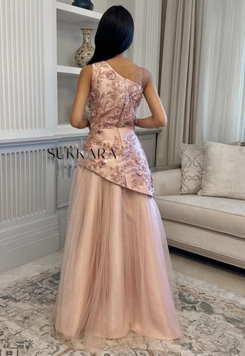 فستان وردي انيق