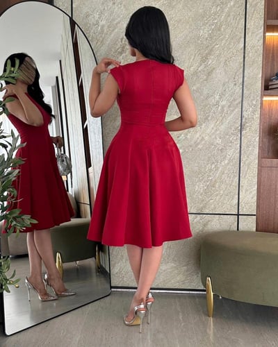 فستان أحمر ناعم