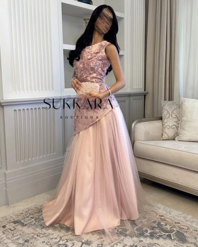 فستان وردي انيق