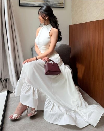 فستان ابيض ناعم