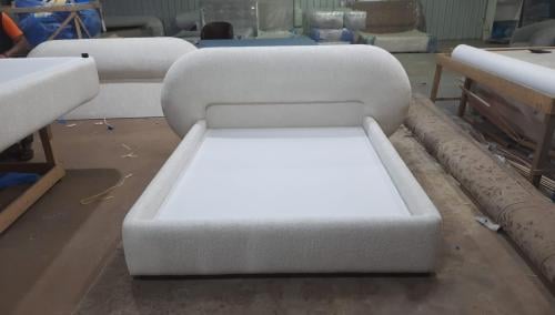 سرير لوسيل فاخر بمقاسات مختلفة والوان متعددة