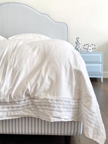 سرير هلتون ملكي بمقاسات والوان متعددة حسب الطلب