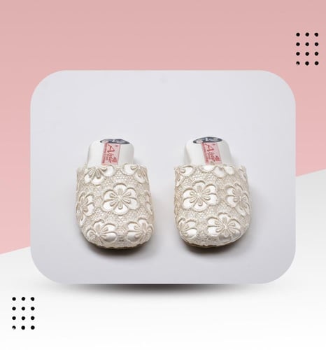 شبشب عرايسي كعب واطي دانتيل 4129