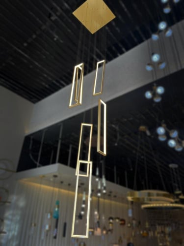 ثريا سقف طويلة