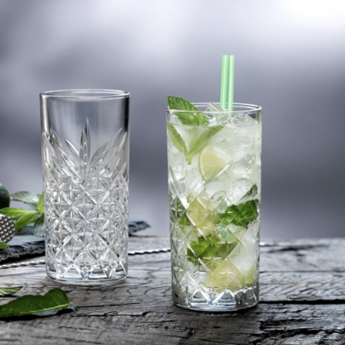 كاس زجاج طويل بتصميم كريستالي