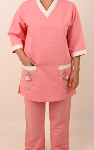 طقم عاملات لون بينك يضفي بهجة وأناقة