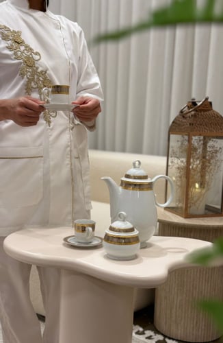 زي عاملات ضيافة ذهبي Elegant فاخر