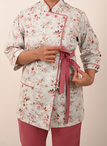 يونيفورم عاملات قطن بتصميم الورد