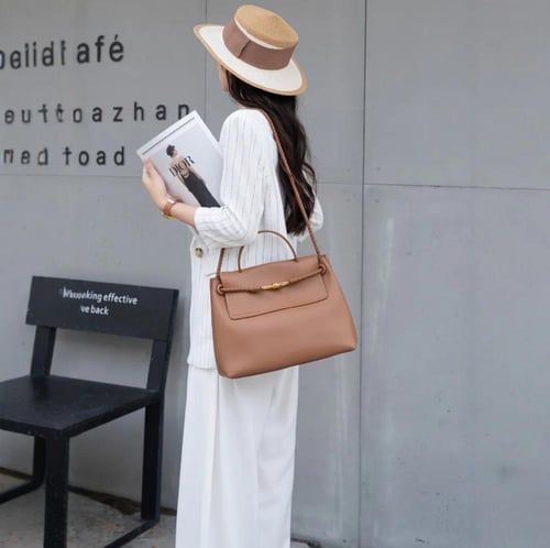 حقيبة جامعية كبيرة