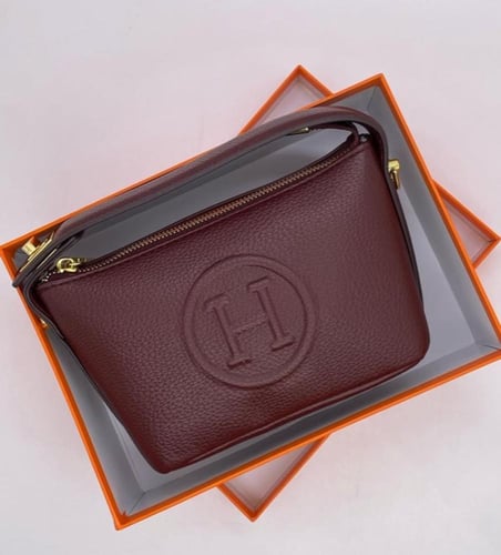 حقيبة جلد انيقة مني