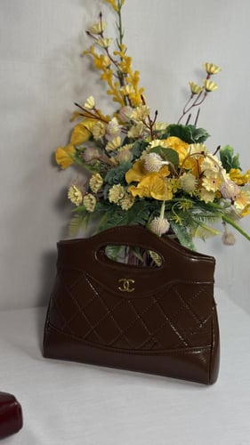 شنطة مني جلد لامع