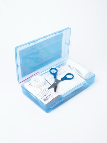 حقيبة اسعافات أولية بلاستيك ازرق صغير