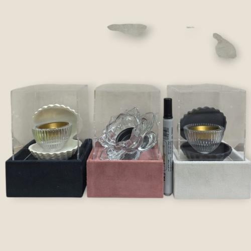 توزيعات اكريلك بقاعدة مخمل مع المباخر