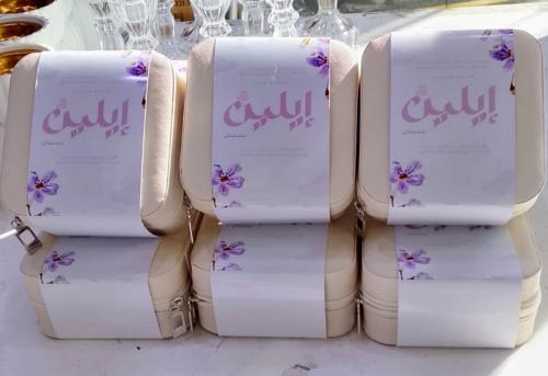 توزيعات شنط اكسسوارات جلد مع الثيم ترسل تصميم نسوي...