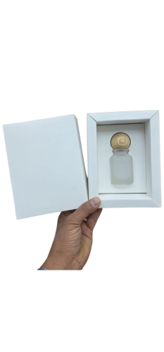 عطر ٣٠ملي مع بوكس