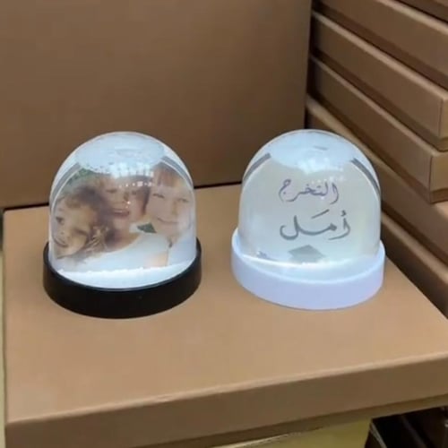 درزن أباجورات تخرج مضيئة