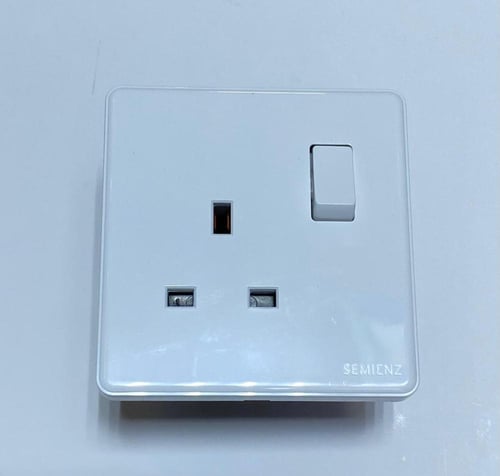 فيش ثلاثي 13 امبير 7*7 بمفتاح SEMICNZ متعدد الالوا...