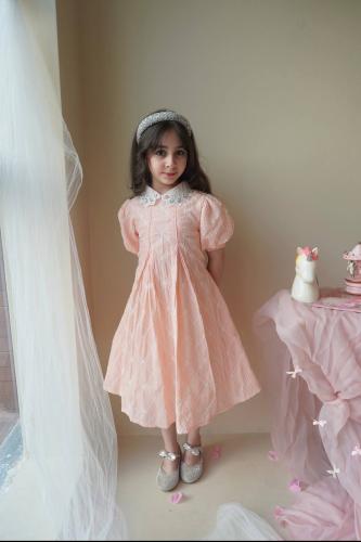 My daughter's dress, soft, with a belt tie