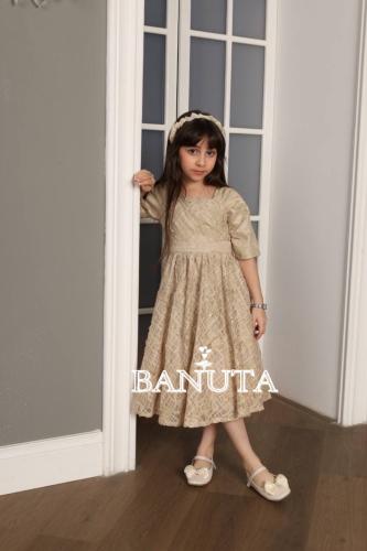 Soft lace dress with half sleeves
