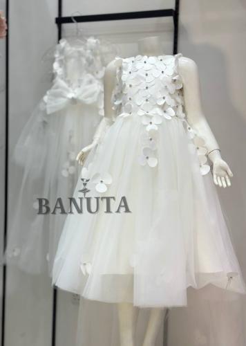 Evening dress with white flower scraps