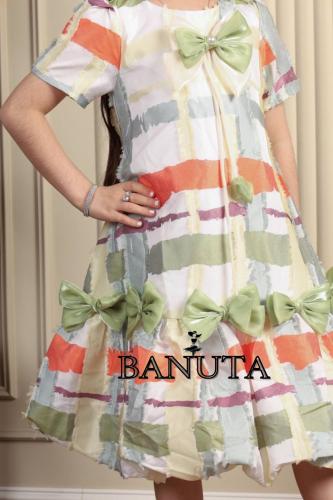 Girls' dress with bows without waist