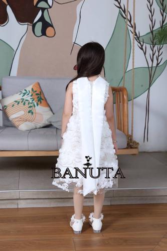 Girls' dress with floral patterns