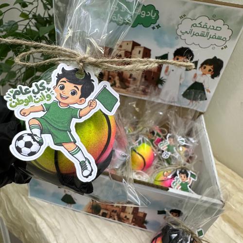 كرة مع حامل مطاطي