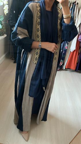 عبايه ازرق وبيج