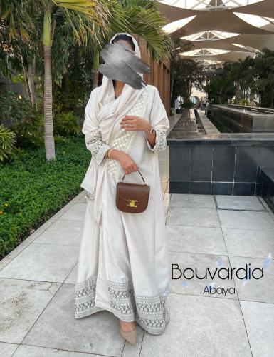 عبايه لينن ابيض