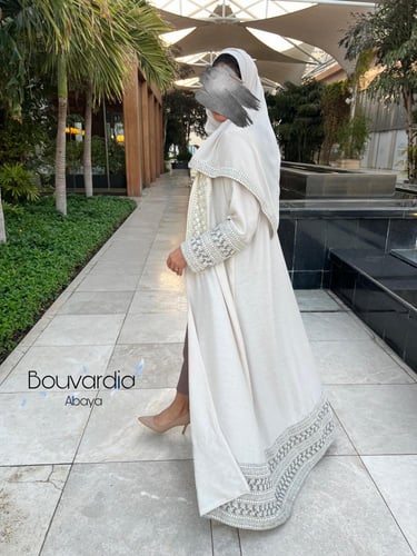 عبايه لينن ابيض