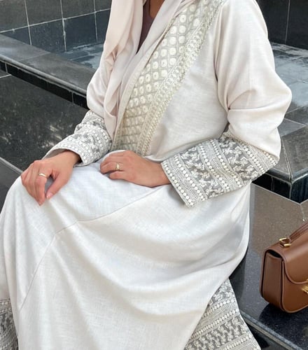 عبايه لينن ابيض