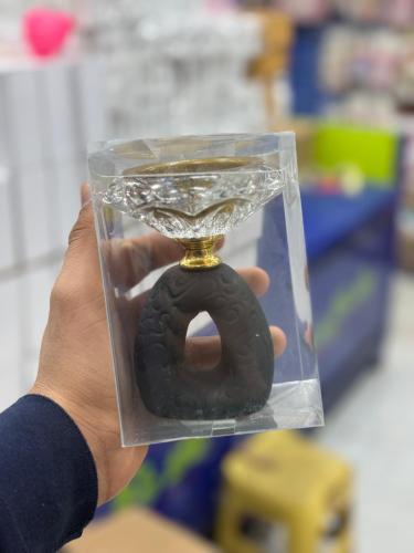 مبخرة عطر فاخرة بتصميم زجاجي مع قاعدة سوداء – ديكو...