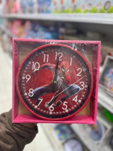 ساعة حائط للأطفال بتصميم سبايدرمان بأرقام واضحة ود...