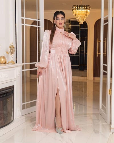 فستان الأناقة الملكية (وردي)