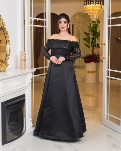 فستان: "إليغانس نوار"