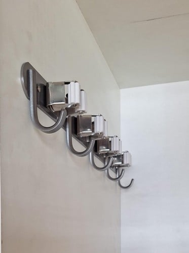 قاعدة تثبيت مكانس يدوية ألمنيوم