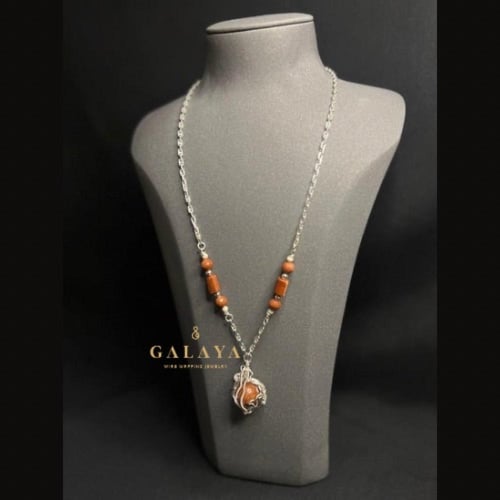 قلادة من الفضة الخالص مع حجر الشمش الذهبي