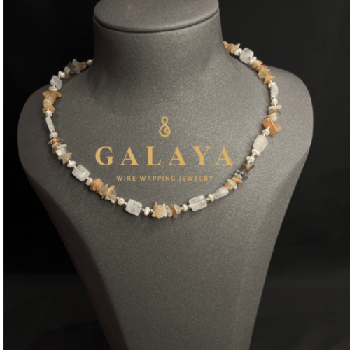 طقم من الفضة الخالص مع حجر القمر المتعدد الألوان