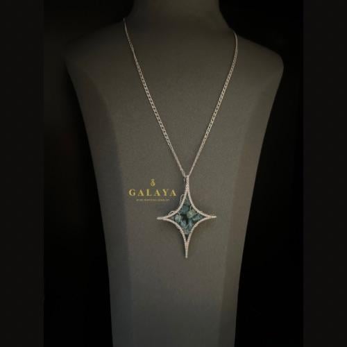 قلادة من الفضة الخالص مع حجر الابتايت الفاتح